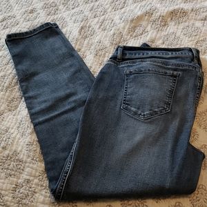 Jegging with slit ankle